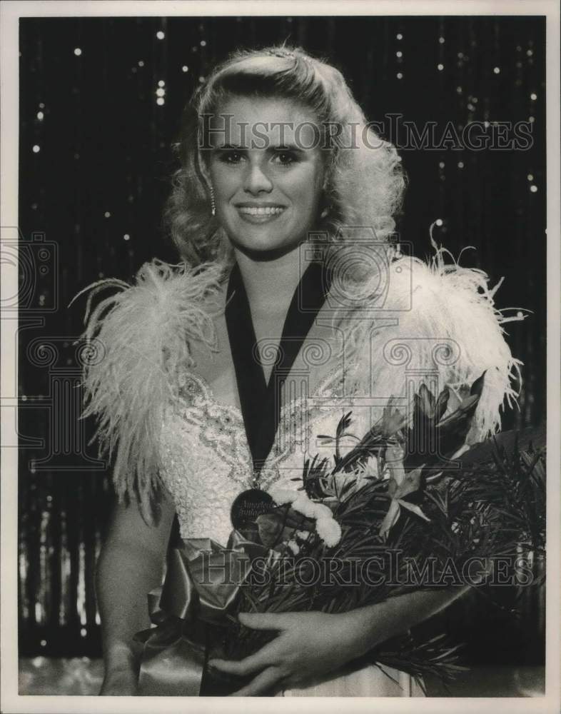 1989 Press Photo Tiffany Moody, Vestavia Hills, Alabama high school wins contest - Historic Images