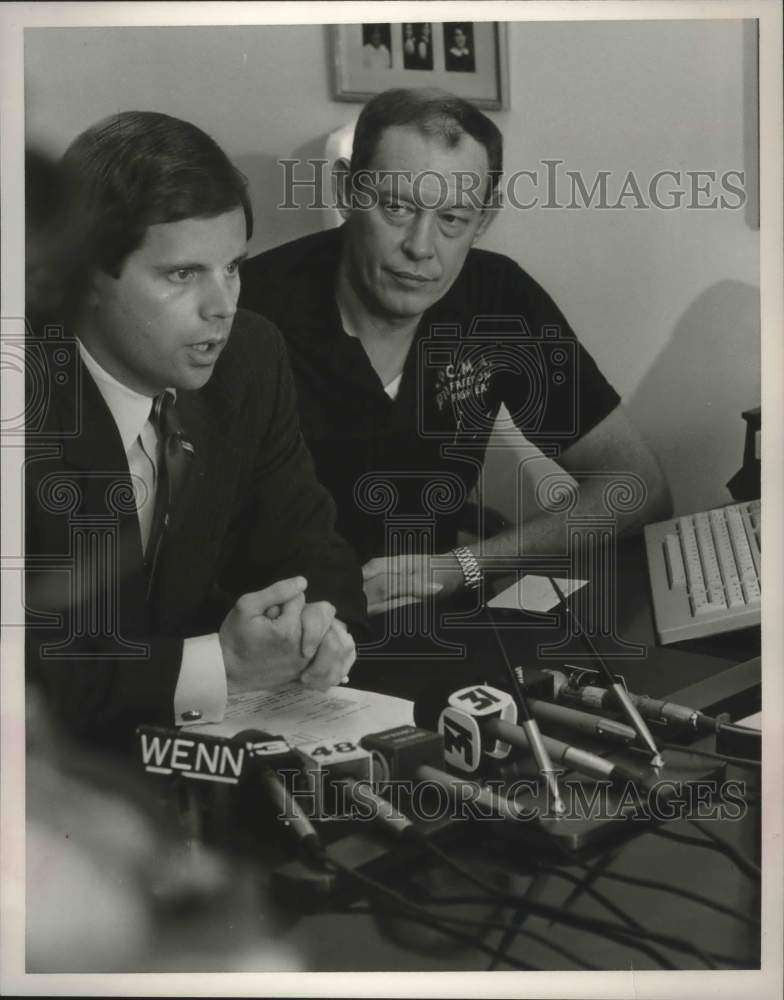 1988 Press Photo Attorney Doug Jones with Client Tom Posey at News Conference - Historic Images