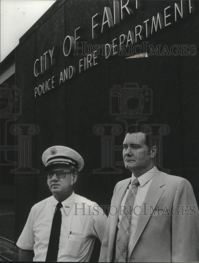 1980 Press Photo Laird Sharpe Fairfield Police Chief & Charles Carnes Fire Chief - Historic Images