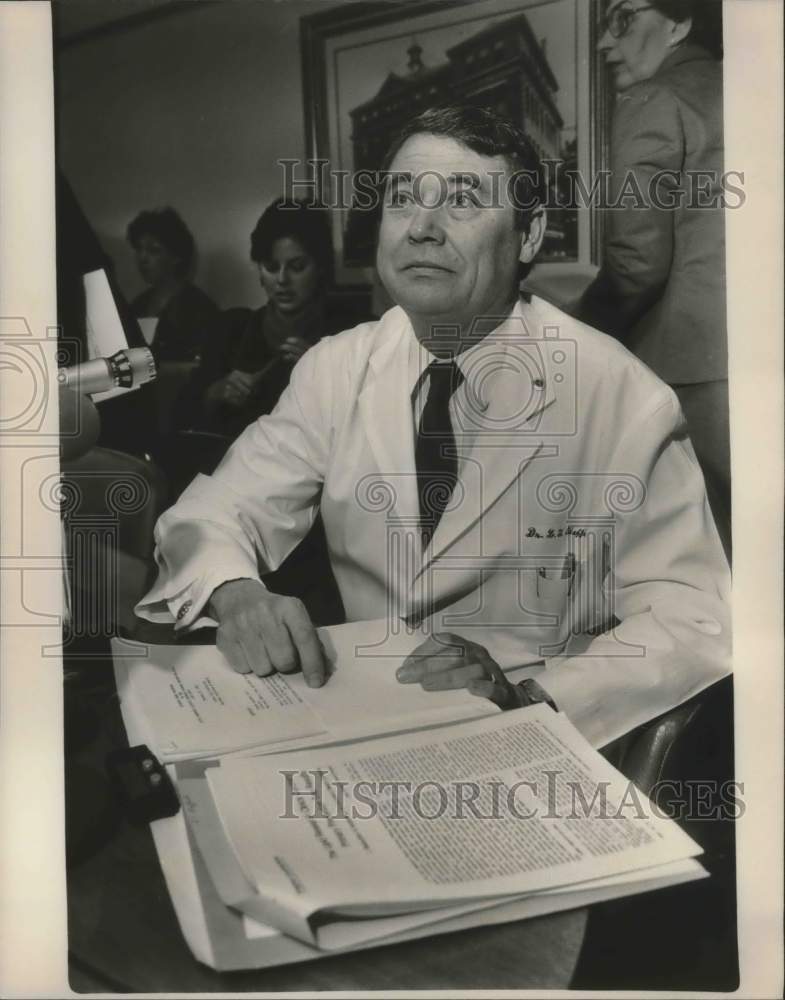 1984 Press Photo Dr. L. Thomas Sheffield, University of Alabama Specialist - Historic Images