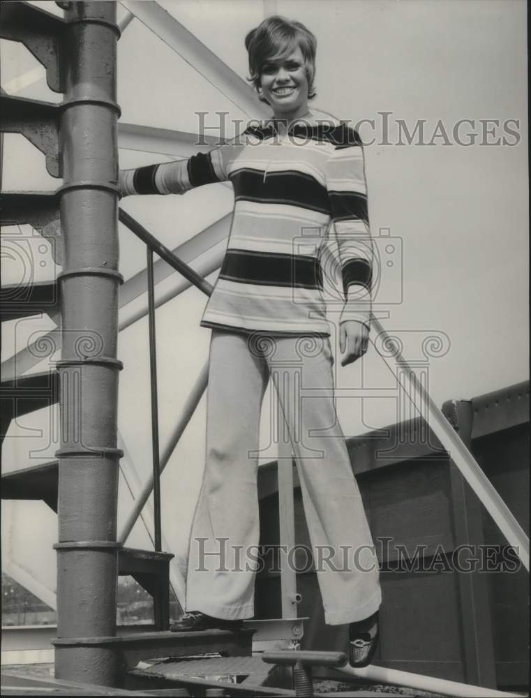 1971, Kathy Nugent, University of Alabama, National Homecoming Queen - Historic Images