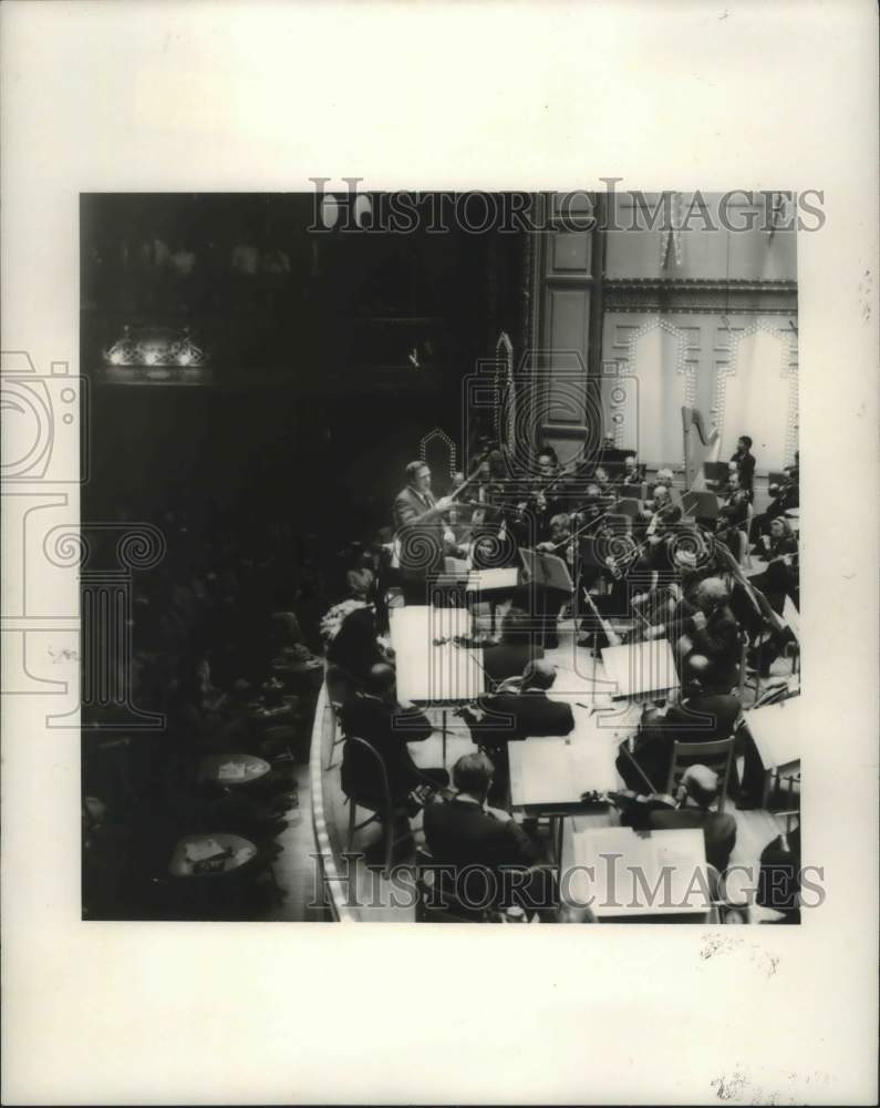 1981 Press Photo Walter Sechriest leads the Boston Pops - abna38362 - Historic Images