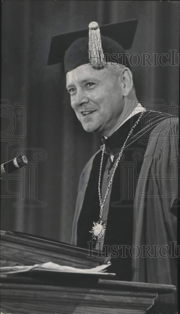 1966 Press Photo Dr. Harry M. Philpott, President of Auburn University speaking - Historic Images