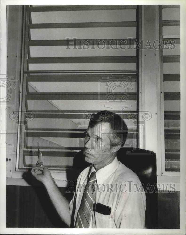 1980 Press Photo Joe Oliver, Warden of Holman Prison, Alabama - abna38418 - Historic Images