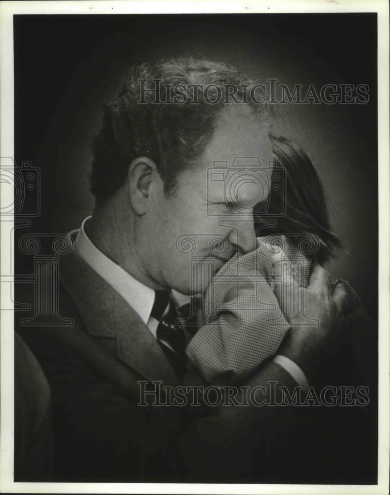 1982 Press Photo Retiring Birmingham AL police chief B.R. Myers & granddaughter - Historic Images