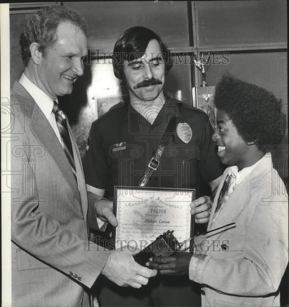 Press Photo B. R. Myers Gives Michael Carson Certificate of Appreciation - Historic Images