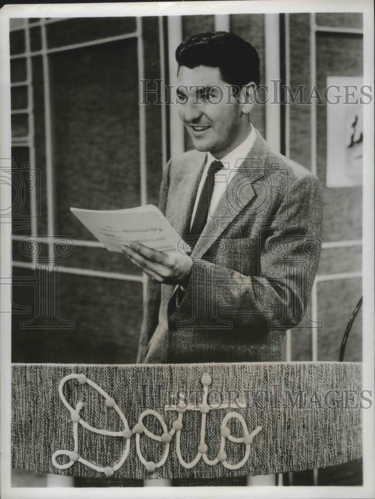 1958 Press Photo Dotto t.v. host Jack Narz on set of gameshow - abna38464 - Historic Images