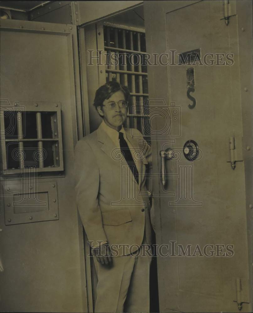 1978 Press Photo Judge Sam Pointer inspecting jail - abna38492 - Historic Images