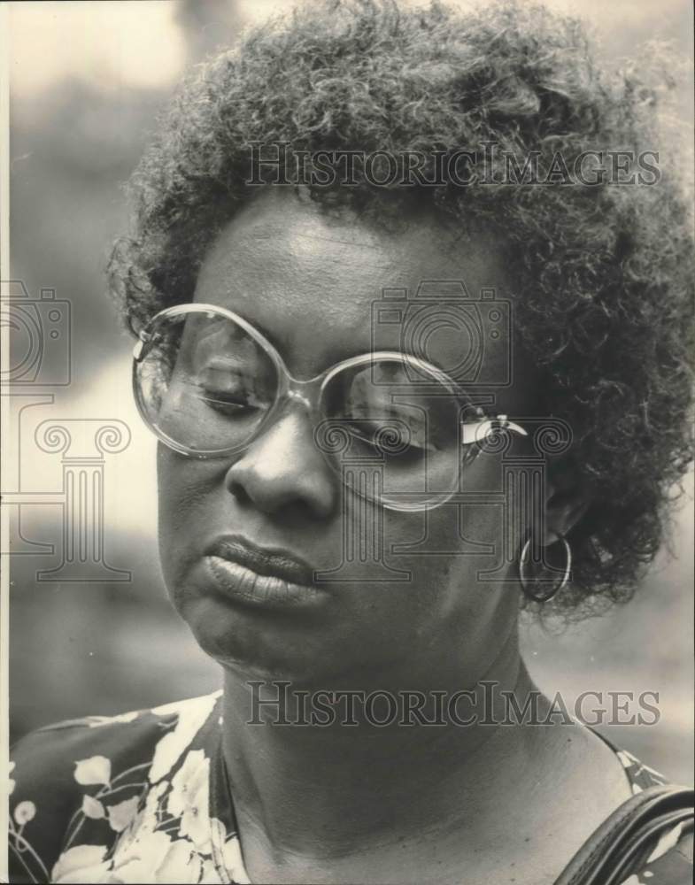 1982 Ms. Chris McNair at church meeting, Alabama - Historic Images