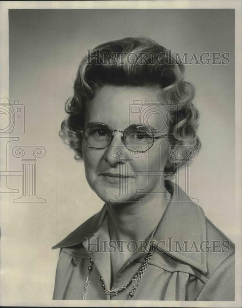 1975 Press Photo Mrs. Robert McKee, AL Committee to Combat Huntington's Disease - Historic Images