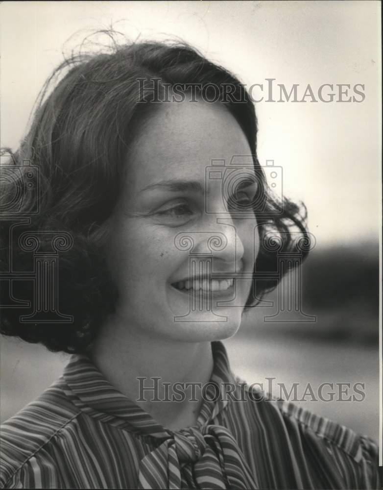 1982 Press Photo Politician wife Ann McMillan, headshot, exterior - abna38692 - Historic Images