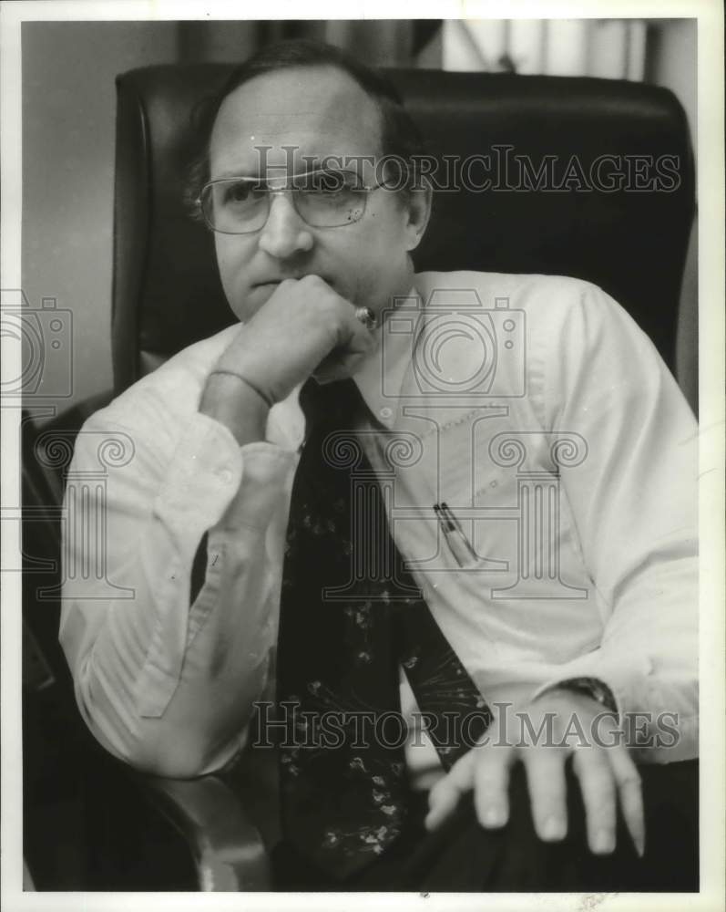 1981 Press Photo John McMillan Jr., Alabama Conservation Comm., at desk - Historic Images