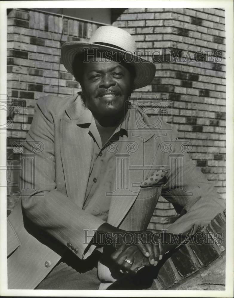 1989 Press Photo Frank McMullen Jr. in suit, promo shot - abna38696 - Historic Images