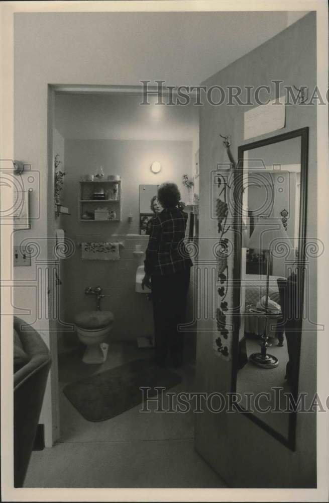 1986 Press Photo Fannie Hart in Methodist Home. Interior. - abna38702 - Historic Images
