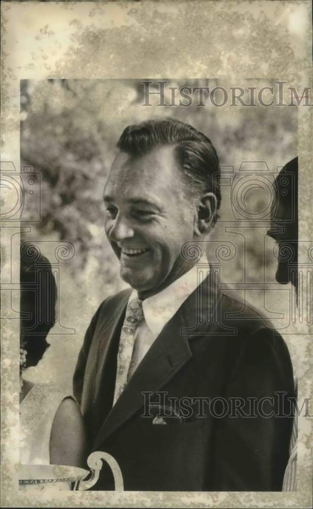 1976 Press Photo Bobby Shook at gathering, side view. - abna38704 - Historic Images