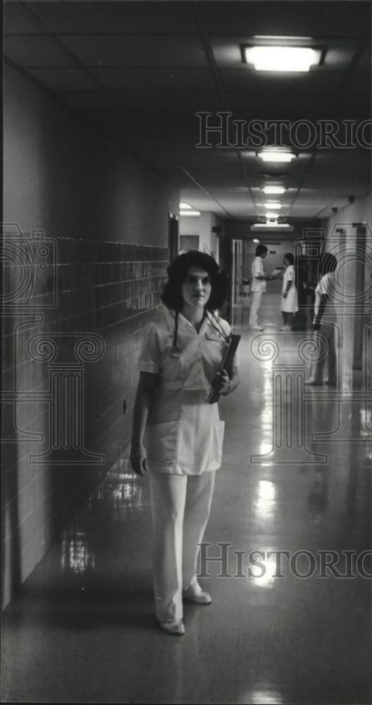1980 Press Photo Nurse Bonnie Coggins, Cooper Green Hosp., Birmingham, AL - Historic Images