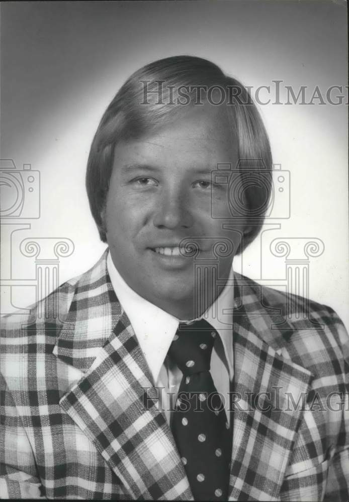 1976 Press Photo Dick Scott, Manager at Mortgage Associates, Incorporated - Historic Images