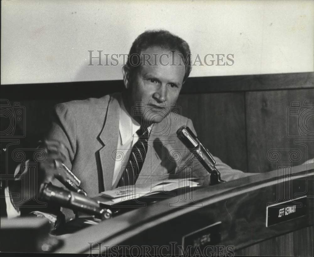 1981 Press Photo Bill Myers, City Councilman, Alabama, at meeting - Historic Images