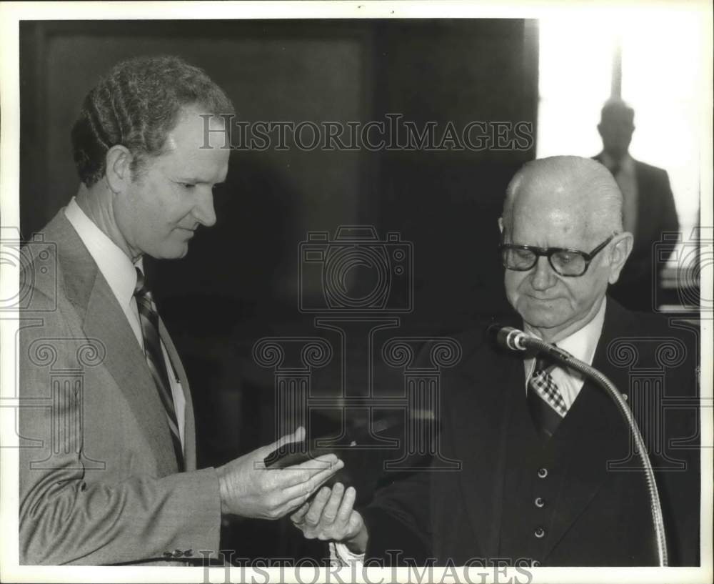 1978 Press Photo Bill R. .Myers, Birmingham Police Chief, with award - abna38796 - Historic Images