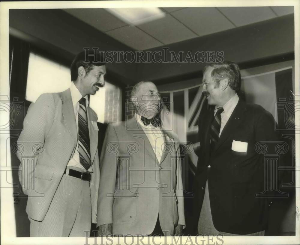 1979 Press Photo Alabama Historic Association Members Talking - abna38806 - Historic Images