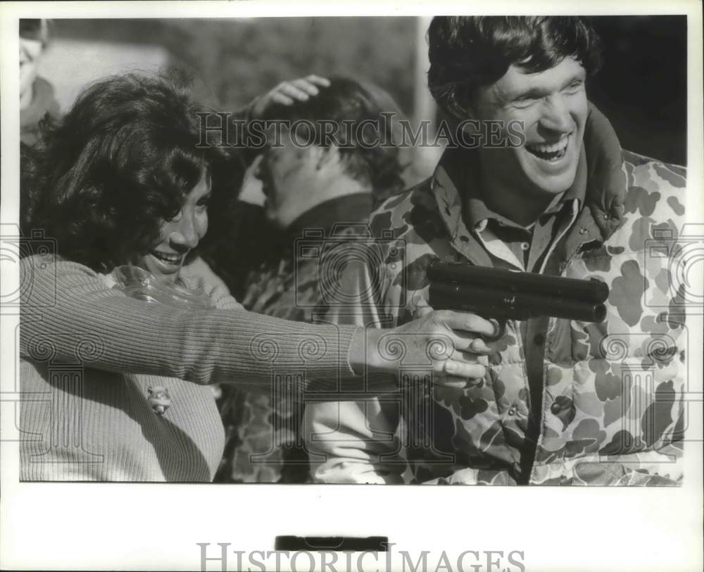 1981 Press Photo Cornelia Wallace and Charles Gainer at National Survival Game - Historic Images