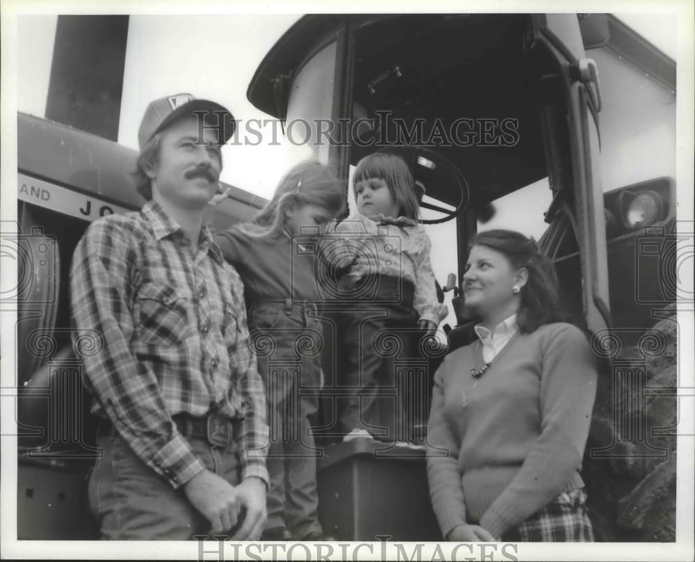 Press Photo Alabama Farm Family of the Year Tommy and Teresa Price - abna38824 - Historic Images