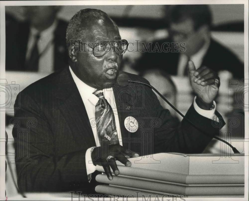 1991 Press Photo Rep. Demetrius Newton of Birmingham argues against education - Historic Images