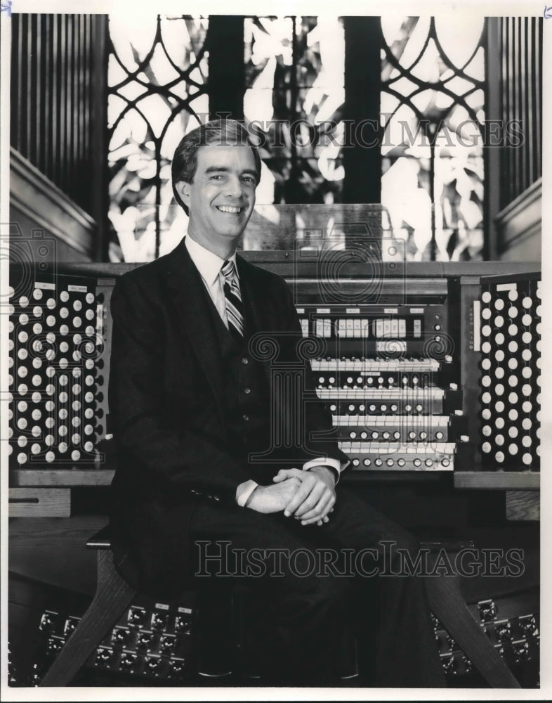 1985 Tom Hazleton, organist - Historic Images