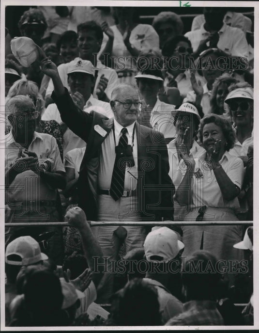 1990, Hall Thompson Waves to Crowd at 18th Hole, Alabama - abna38969 - Historic Images