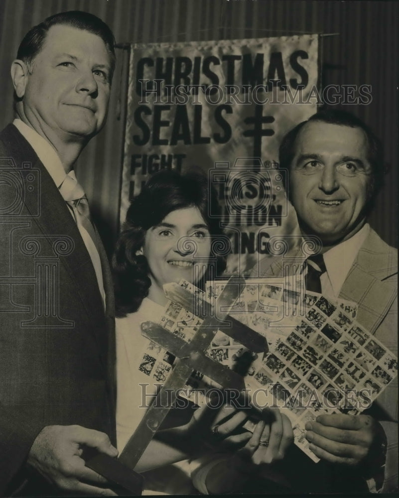 1975 Ernest Herlong with Others at Christmas Seal Campaign Event - Historic Images