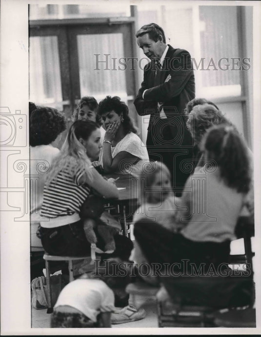 1989, Herb Sang, Jefferson County Superintendent, Mt. Olive protest - Historic Images