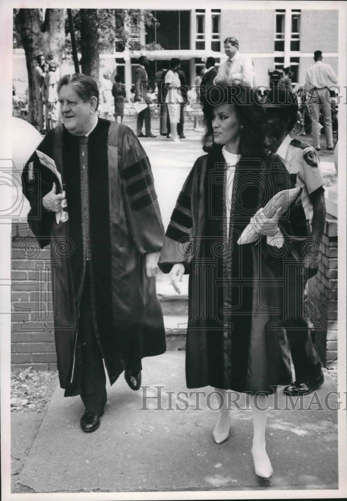 1988 Press Photo Howell Heflin, Senator, with Marilyn McCoo - abna39186 - Historic Images