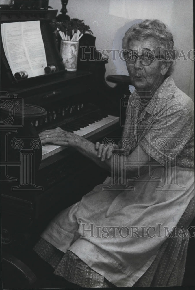 1980 Mrs. Brookshire plays the piano in Red Hill, Alabama - Historic Images