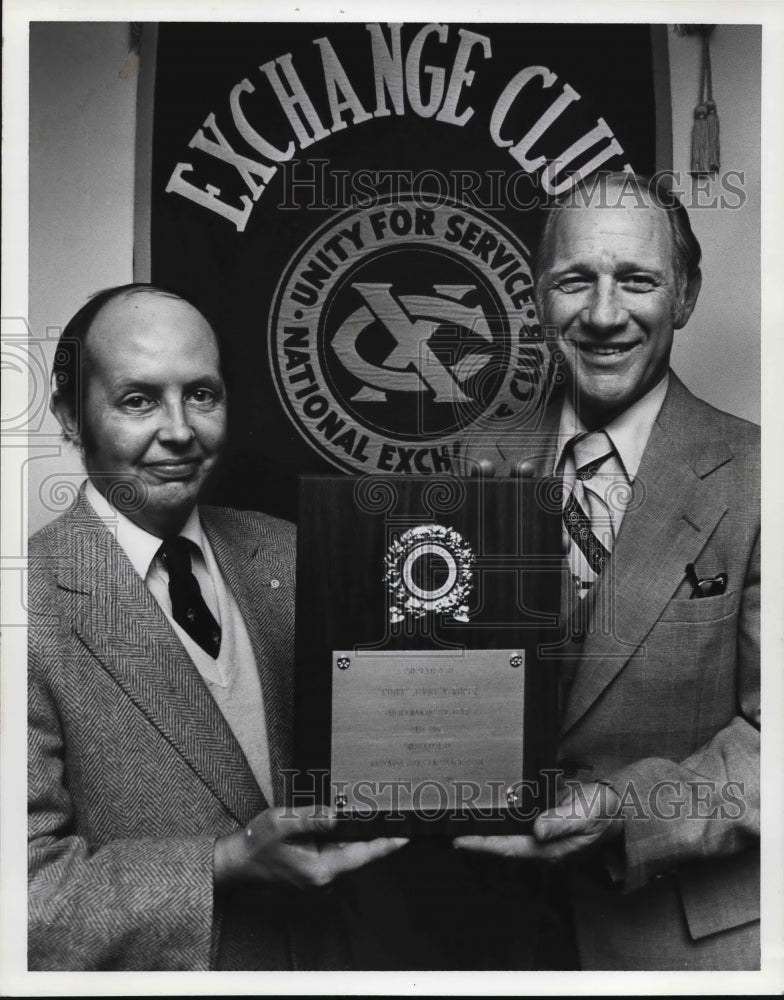 1982 Vestavia Hills, Alabama Chief Jimmy  "Bo" Roper Officer of Year - Historic Images