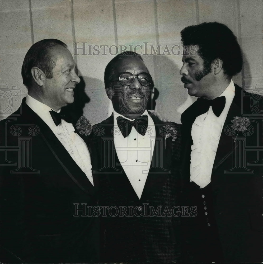 1978 Erskine Hawkins, with sports leaders at Black Expo Banquet - Historic Images