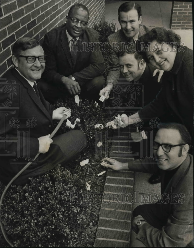 1971, Reverend Edward Hay, Doctor Richard Cunningham, Others garden - Historic Images