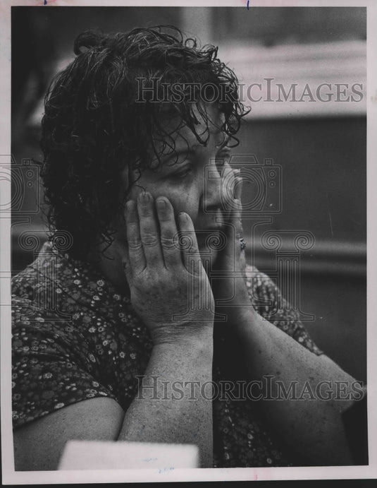 1985, Mrs. Gene Gravitt grieves for Mother lost in Alabama Tornado - Historic Images