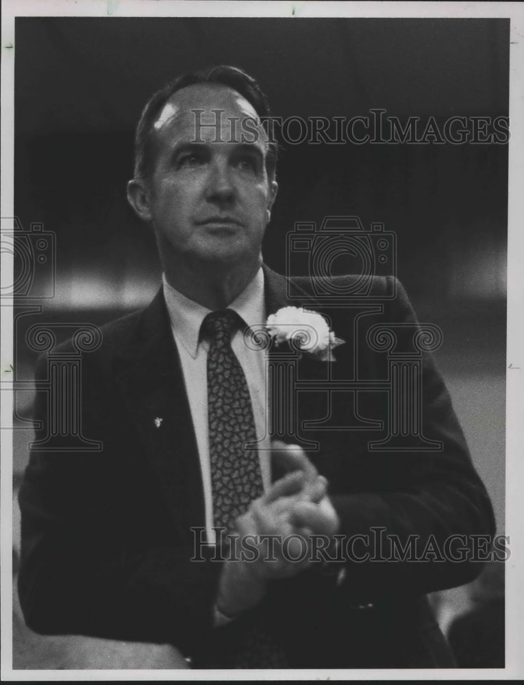 1988 Shelby County Commissioner Tommy Snowden anxiously waiting - Historic Images