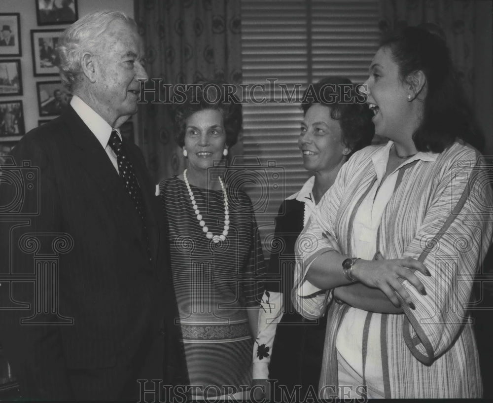 1977 Mrs. Woodrow Peek and Others in the White House Press Office - Historic Images