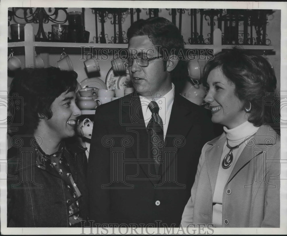 1975 Press Photo Democratic Women&#39;s meeting, Mrs. Stoddard, Gerry Robinson, AL - Historic Images