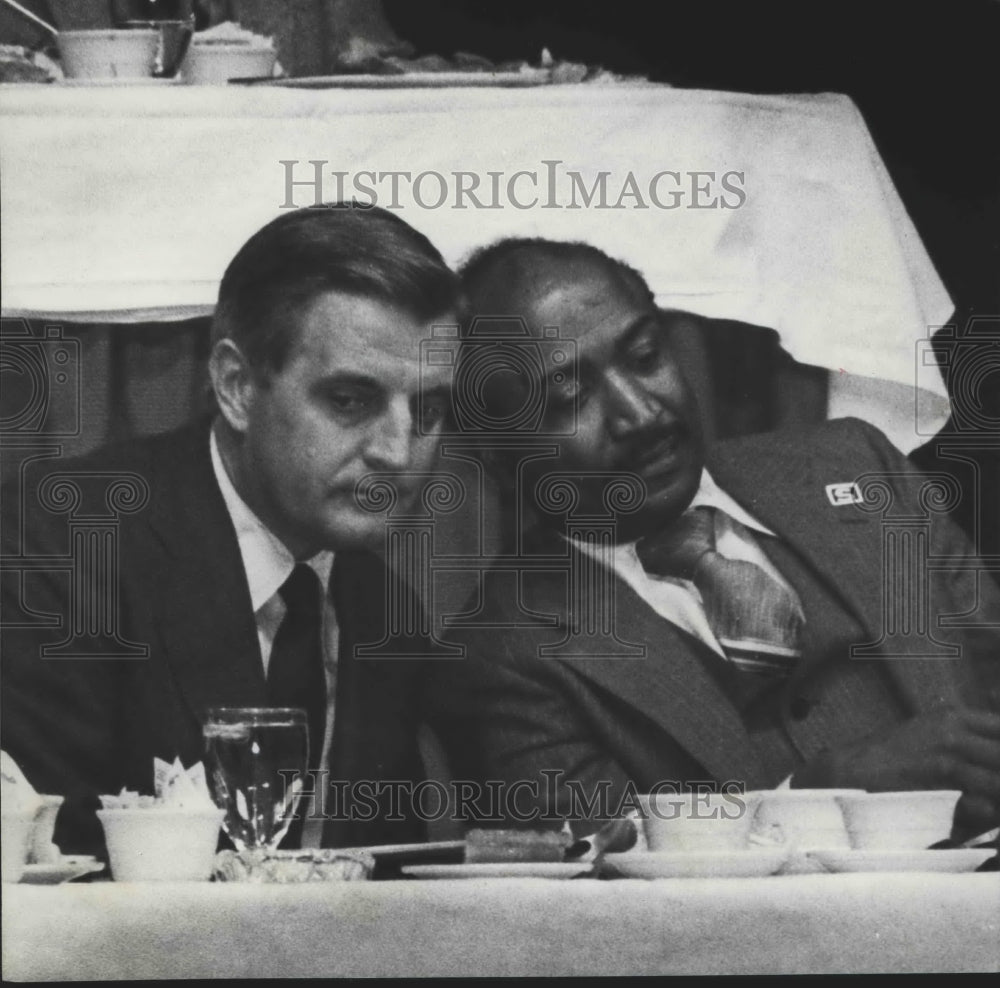 1986 Press Photo Vice President Mondale with ADC chairman Joe Reed in Montgomery - Historic Images