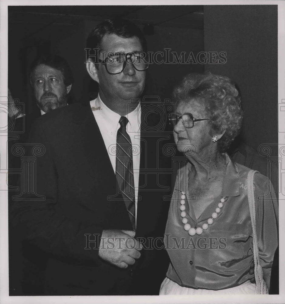 1986, John Teague Lieutenant Governor Candidate with mother, Mayburn - Historic Images