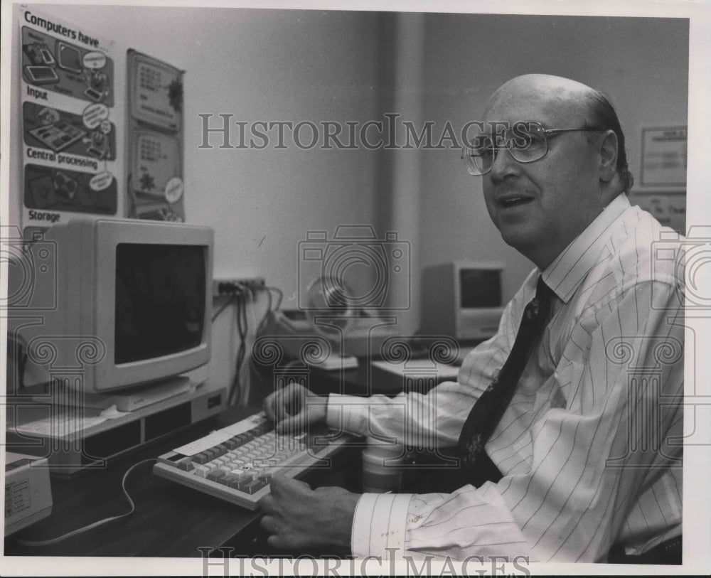 1991 Bill Terill, Volunteer at Independent Living Centers, Alabama-Historic Images