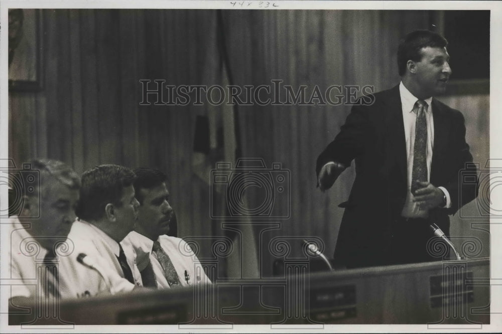 1989 Press Photo Hueytown, Alabama City Attorney Jon Terry at Council Meeting - Historic Images