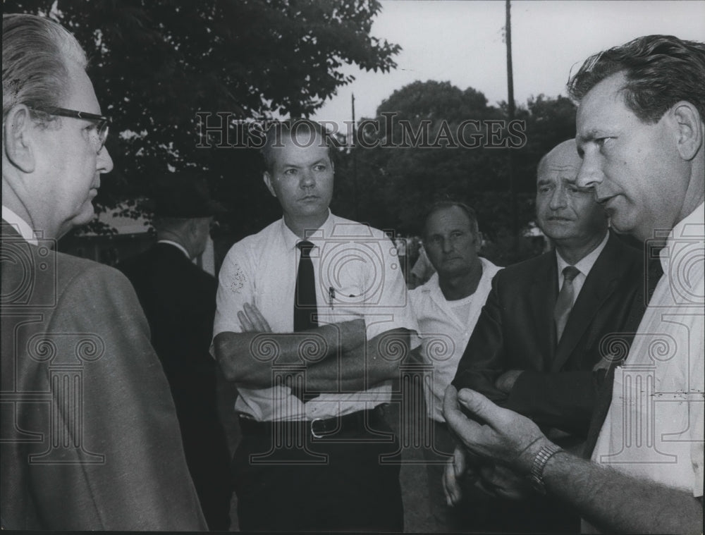 1969, Officers at Murder Scene Explain Legal Arrest Limits, Alabama - Historic Images