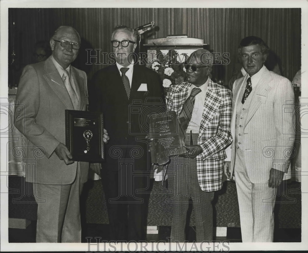 1976 Press Alabama Broadcasters Association Names Award Winners - Historic Images