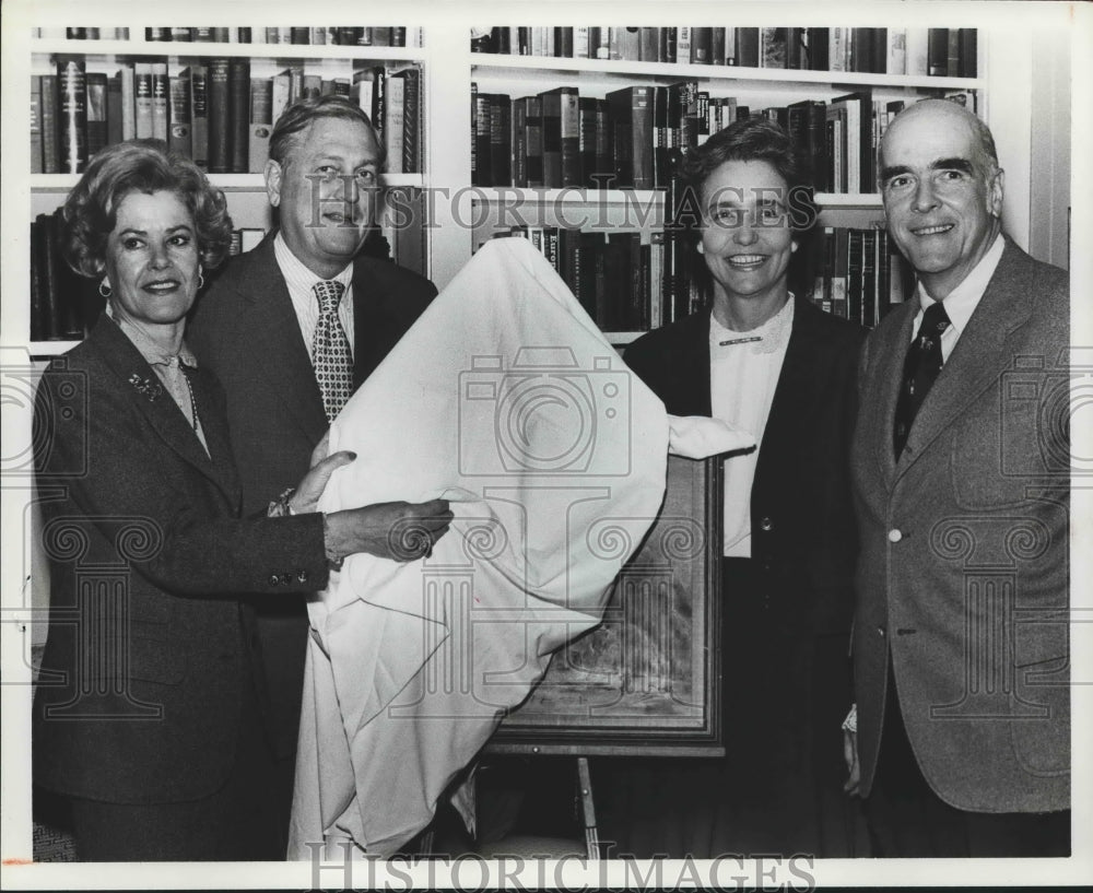 1980 Press Photo William M. Spencer, III with Others at Patrons Party with Art - Historic Images