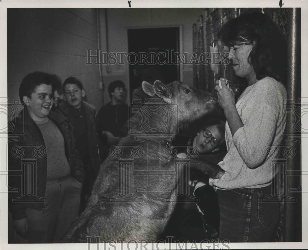 1987, Students Watch Goat and Handler Anne Speakman - abna39730 - Historic Images