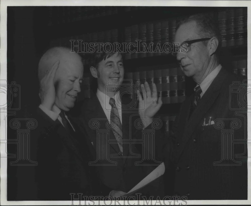 1971 Press Photo R. Macey Taylor, United States Magistrate, and Others - Historic Images