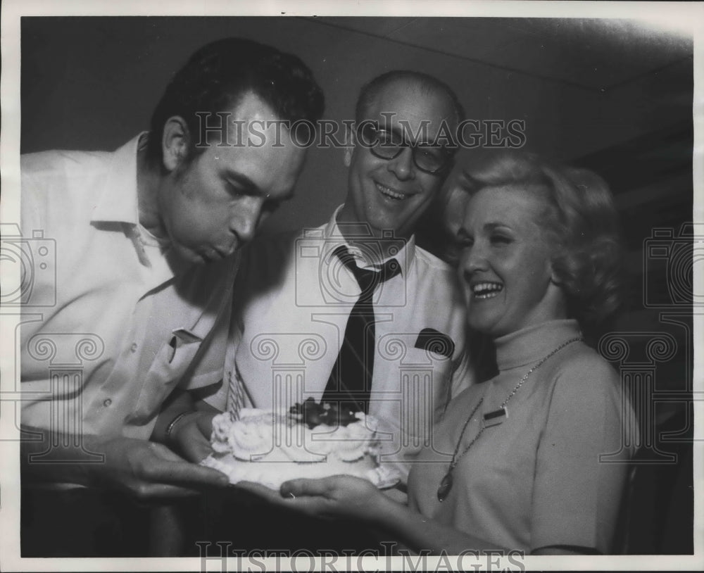 1969, Singer Mildred Ann Tatum with birthday cake, Others at Event - Historic Images